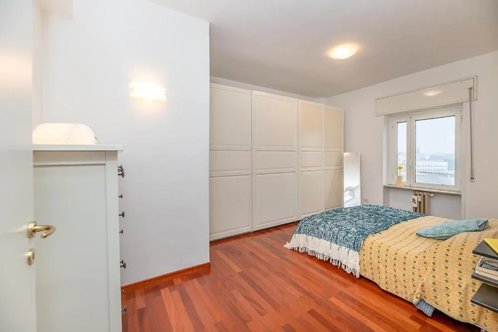 Bright And Quiet Apartment Close To Milan Fair 0*,  איטליה